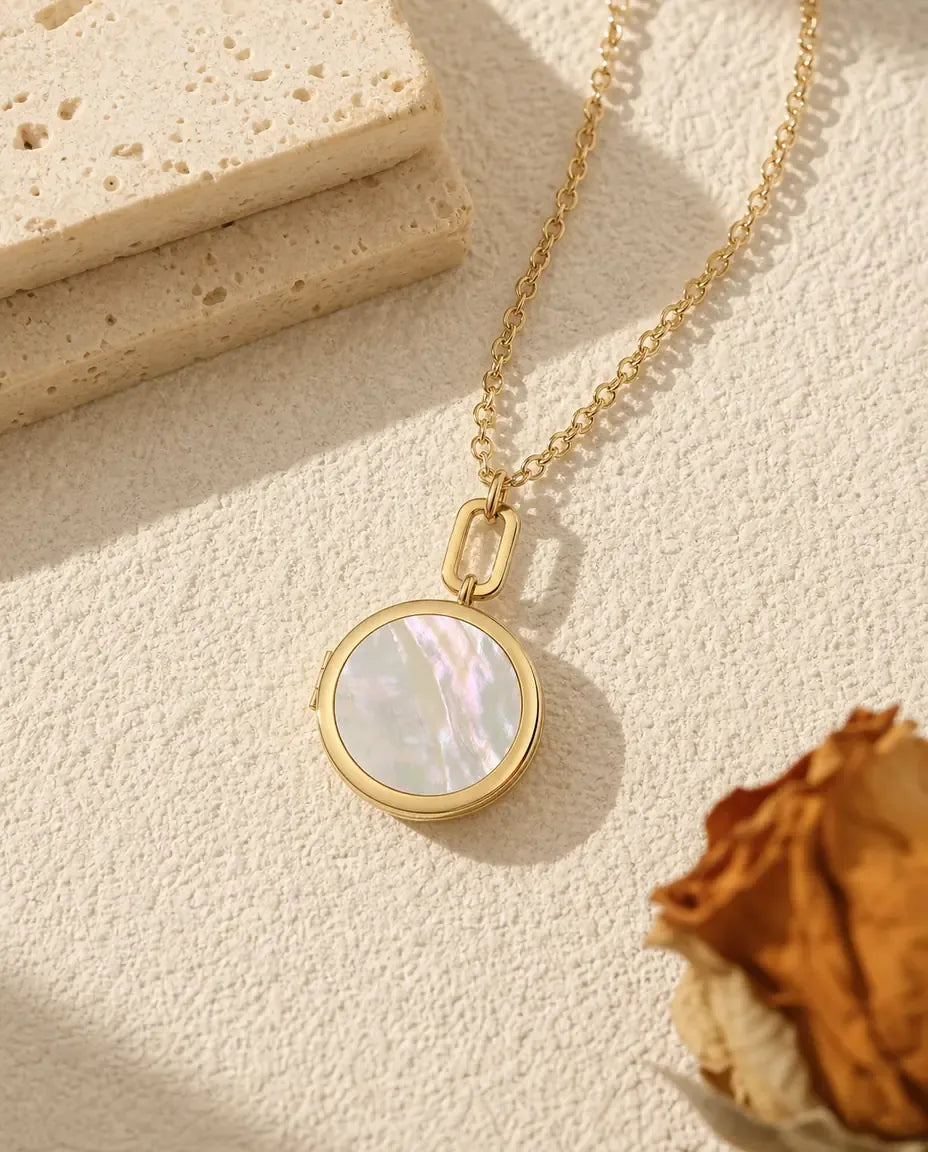 Personalisierte Perlmutt-Medaillon-Kette mit 2 Fotos und Gravur – rundes Medaillon in Gold oder Silber