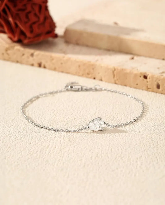 Moissanit Armband im Tropfenschliff - 0,80 ct in D-Farbe, 5 x 7 mm, feine Kette aus 925 Sterlingsilber