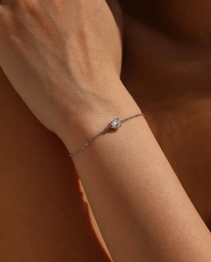 Moissanit Armband im Tropfenschliff - 0,80 ct in D-Farbe, 5 x 7 mm, feine Kette aus 925 Sterlingsilber