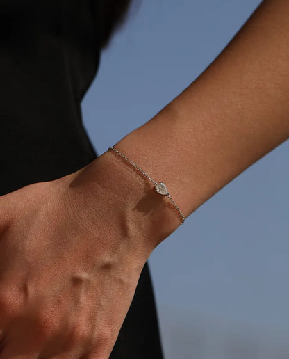 Moissanit Armband im Tropfenschliff - 0,80 ct in D-Farbe, 5 x 7 mm, feine Kette aus 925 Sterlingsilber