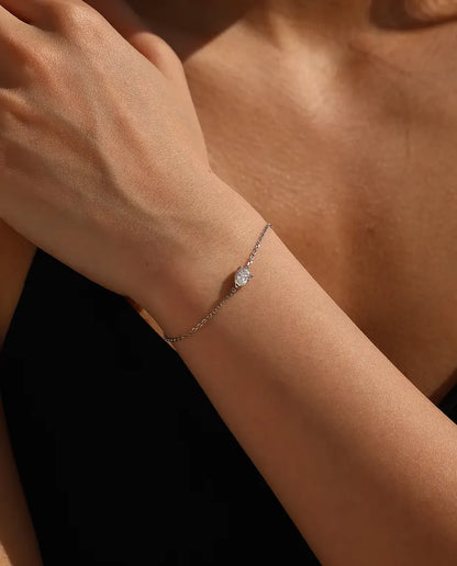 Moissanit Armband im Tropfenschliff - 0,80 ct in D-Farbe, 5 x 7 mm, feine Kette aus 925 Sterlingsilber