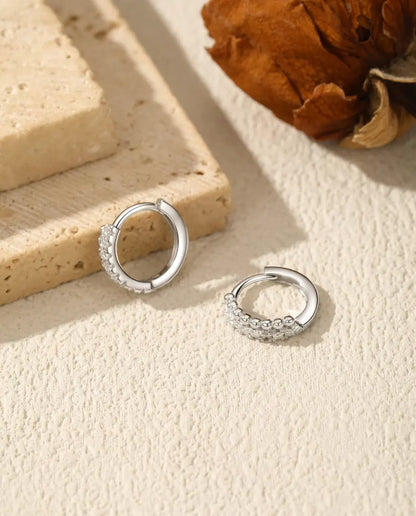 Moissanit Creolen mit Pavé - sechzehn Steine à 1,3 mm in zwei Reihen, 12 mm Durchmesser, 925er Sterlingsilber
