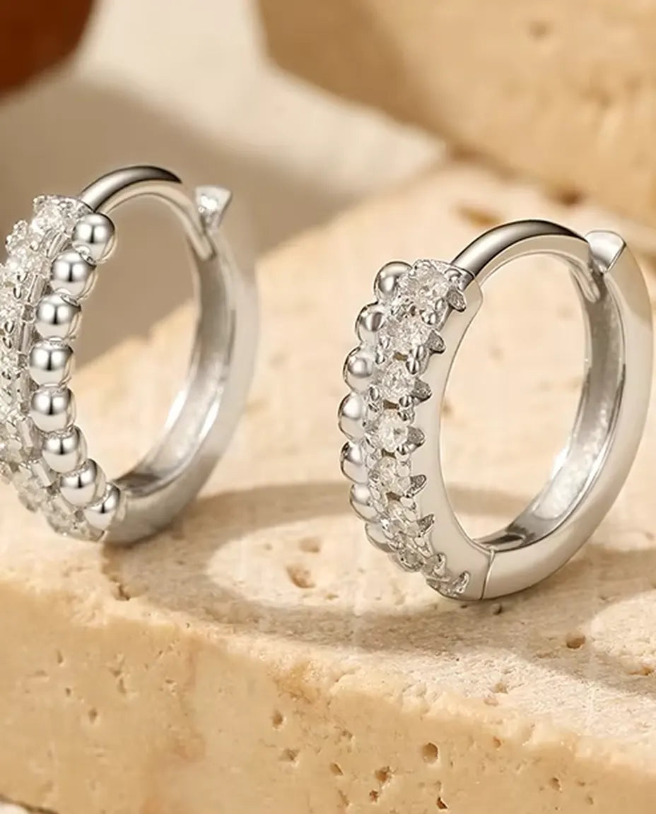 Moissanit Creolen mit Pavé - sechzehn Steine à 1,3 mm in zwei Reihen, 12 mm Durchmesser, 925er Sterlingsilber