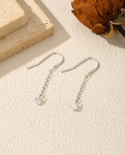 Moissanit Durchzieher Ohrringe - je ein 0,30 ct Stein à 4 mm an 35 mm feiner Silberkette, 925er Sterlingsilber