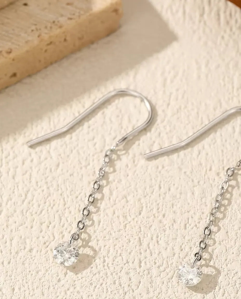 Moissanit Durchzieher Ohrringe - je ein 0,30 ct Stein à 4 mm an 35 mm feiner Silberkette, 925er Sterlingsilber