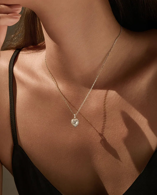 Moissanit Kette Herz mit Halo – 1 ct im Herzschliff, Farbe D VVS1, Anhänger 9,5 mm in 925er Sterlingsilber