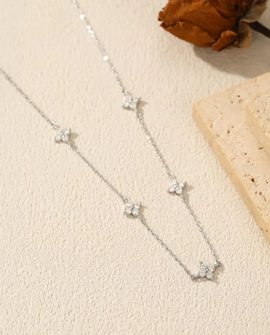 Moissanit Kette mit Kleeblatt-Stationen - fünf Blüten aus 20 Steinen in 925 Sterlingsilber, 40 cm plus 5 cm Verlängerung