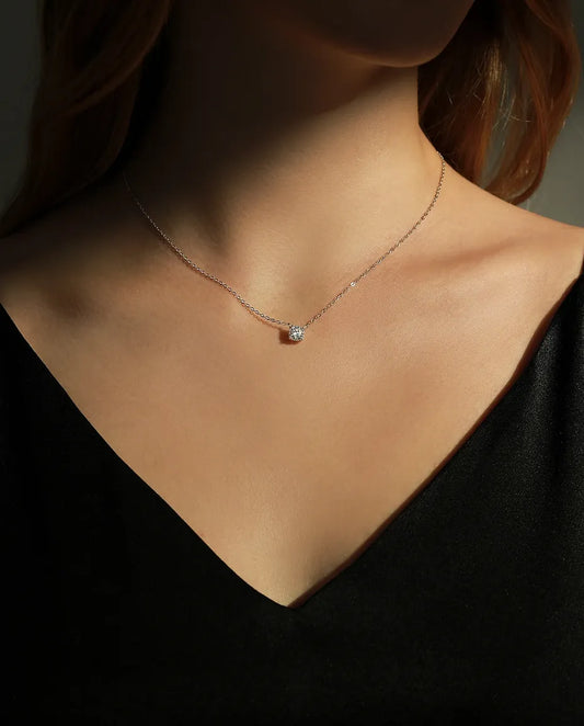 Moissanit Kette Solitär – 0,8 ct in Farbe D, 6 mm Rundschliff in 925er Sterlingsilber, zarte Kette für Damen