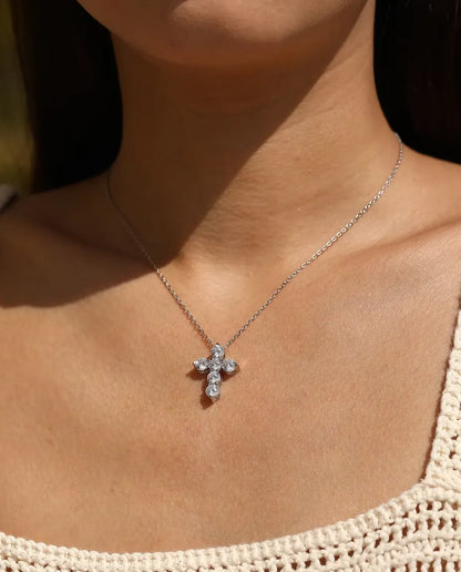 Moissanit Kette mit Kreuz - sechs Steine à 0,50 ct in D-Farbe, Anhänger 17,5 x 22,5 mm, 925 Sterlingsilber
