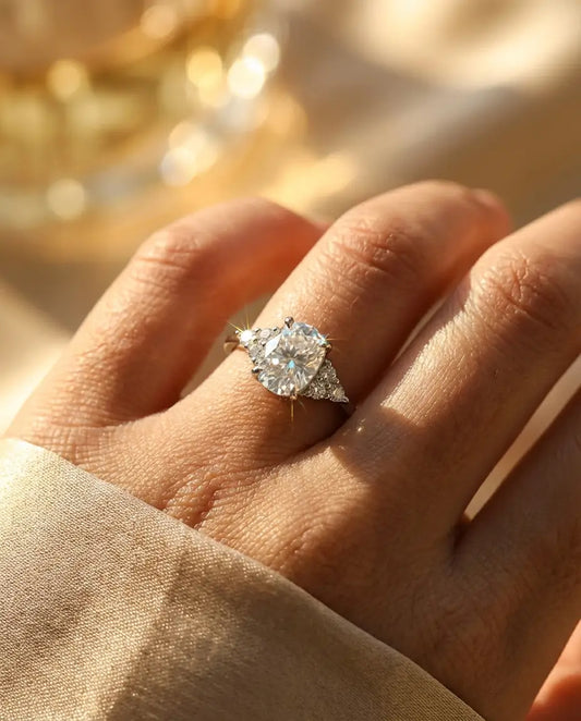 Moissanit Ring – 1 ct länglicher Cushion-Schliff, Farbe D VVS1, 925er Sterlingsilber, Verlobungsring für Sie