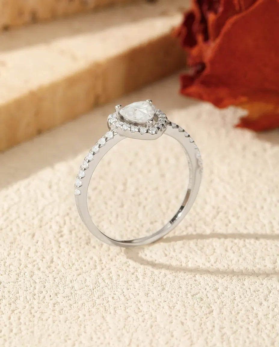 Moissanit Ring – Herz-Halo mit 0,5 ct Stein im Herzschliff, 925er Sterlingsilber, romantischer Ring für Sie