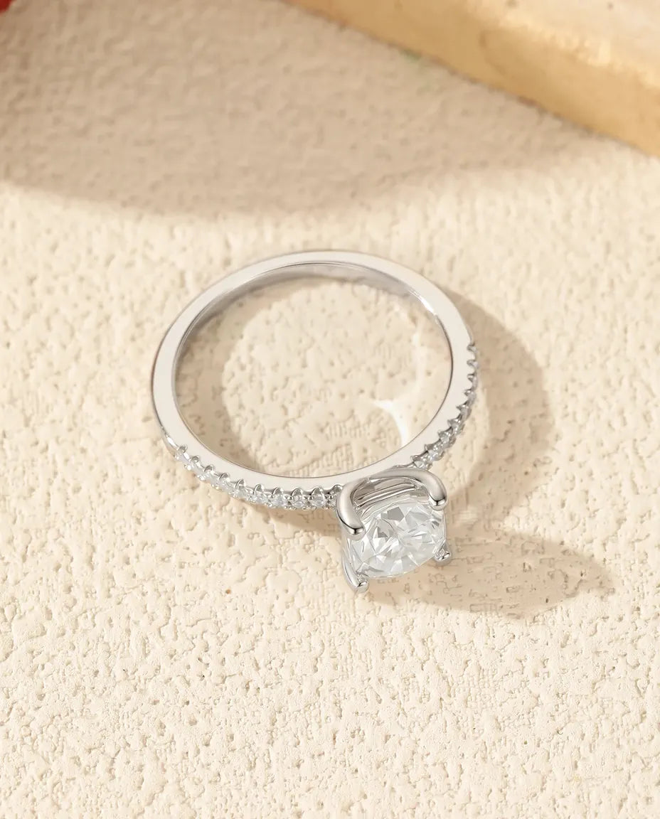 Moissanit Ring – 1 Karat Kissenschliff Solitär mit Pavé-Schiene, 925er Sterlingsilber, klassischer Ring für Damen