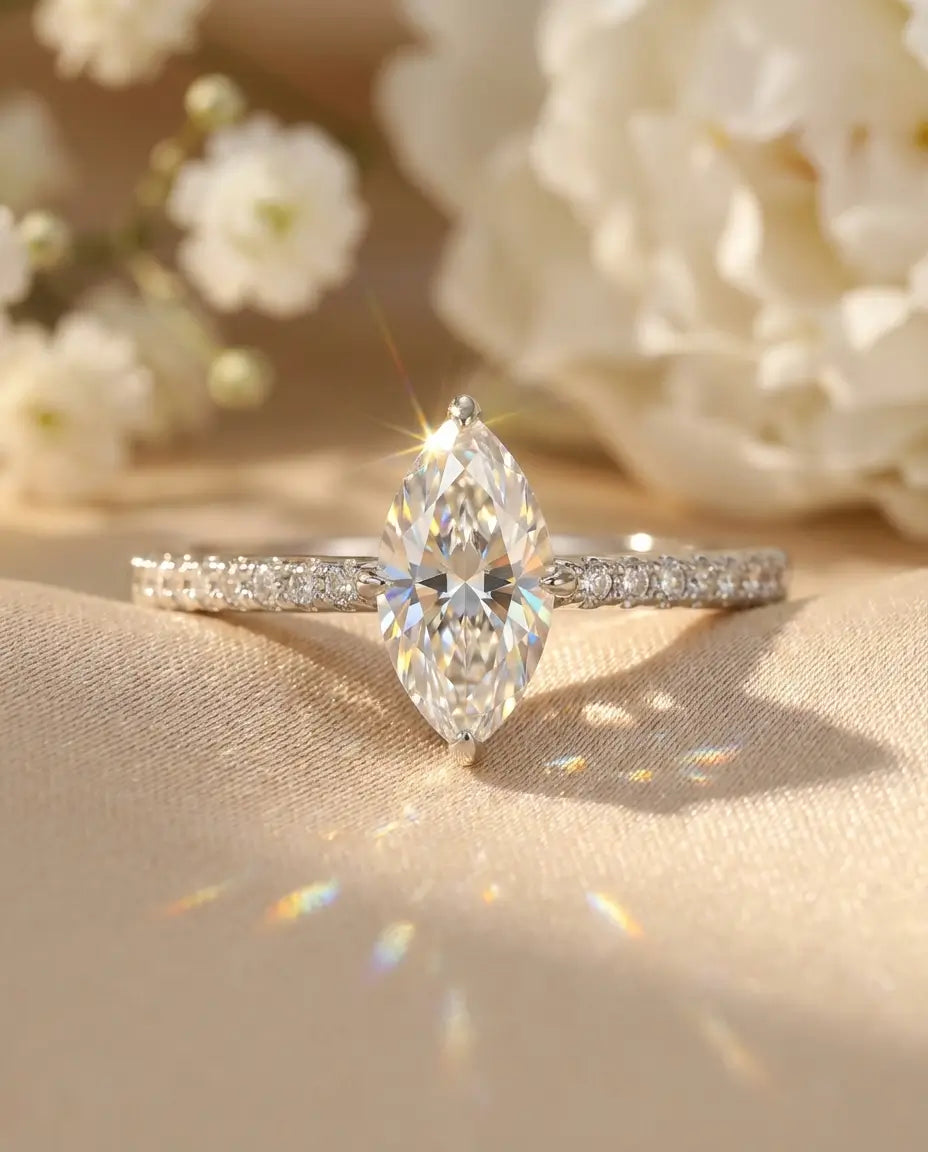 Moissanit Ring – 0,5 ct Marquise-Schliff, zarter Pavé-Ring aus 925er Sterlingsilber, Verlobungsring und Geschenk für Sie