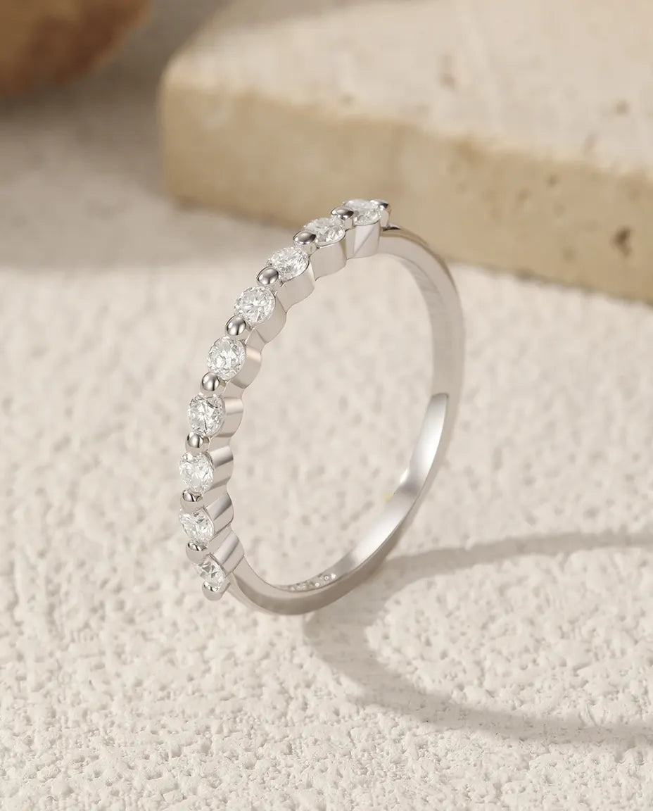 Moissanit Ring – schmaler Memoire-Ring mit Pavé in D-Farbe, 925er Sterlingsilber, Stapelring für Damen