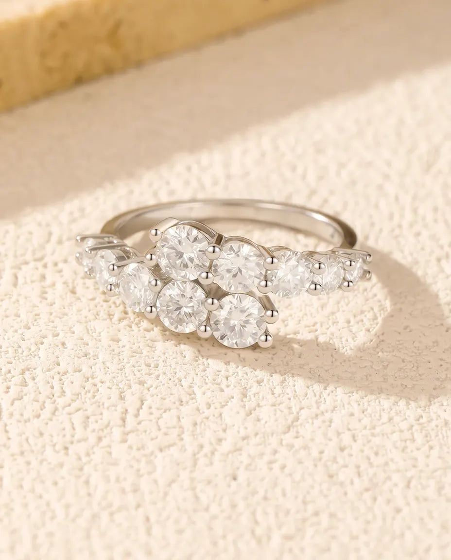 Moissanit Ring – zartes Pavé-Band mit ansteigenden Steinen in D-Farbe, 925er Sterlingsilber, stapelbarer Ring für Damen