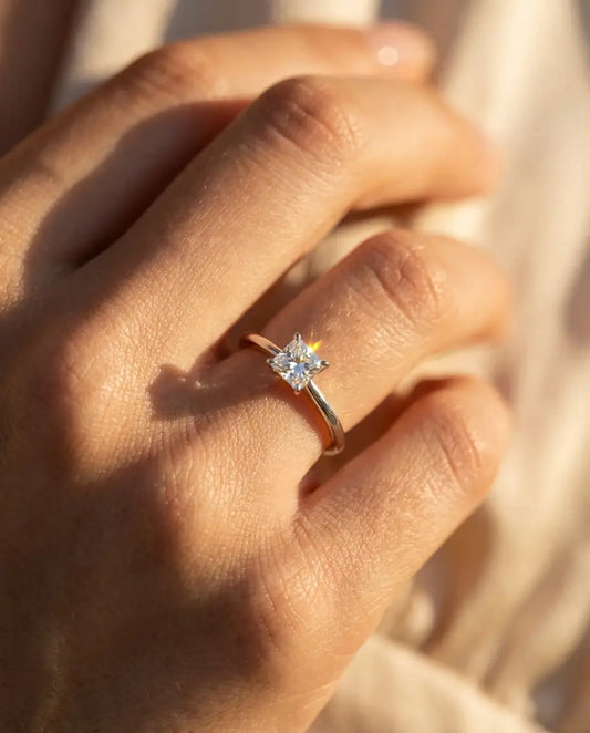 Moissanit Ring – 0,35 ct im Prinzess-Schliff, zarter Solitär aus 925er Sterlingsilber, Geschenk für Sie