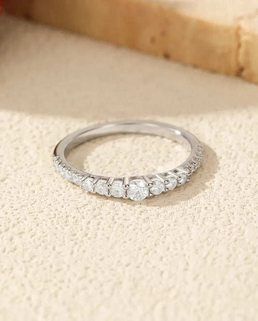Moissanit Ring – Ehering mit 19 Steinen im Grössenverlauf, D-Farbe VVS1, 925er Sterlingsilber, stapelbarer Ring für Damen