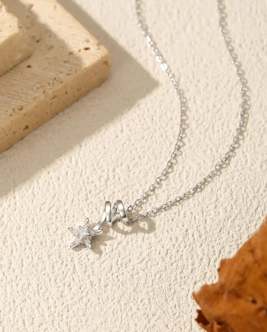 Moissanit Sternkette - 2 mm Mittelstein mit fünf Pavé-Akzenten und Spiralglied, 925er Sterlingsilber, 40+5 cm