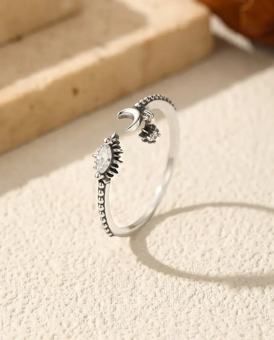Mond und Stern Ring - offener Ring mit Marquise-Zirkonia auf oxidiertem Kugelband, 925 Silber, verstellbar US 6 bis 9