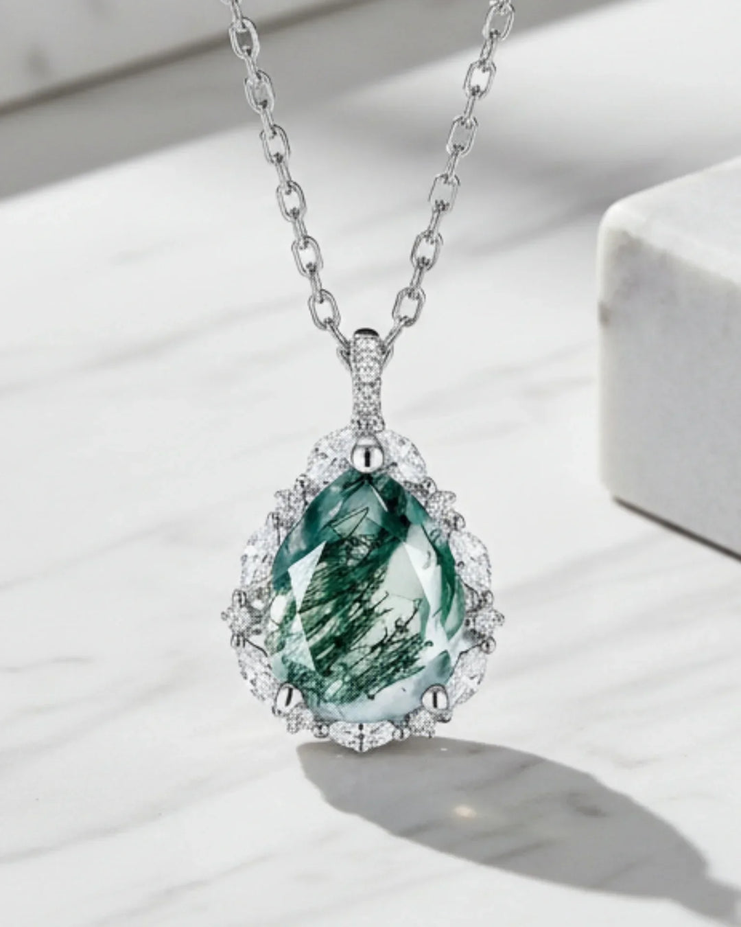 Moosachat Kette – Tropfenschliff im Zirkonia-Halo, natürlicher grüner Moosachat, 925er Sterlingsilber, Geschenk für sie