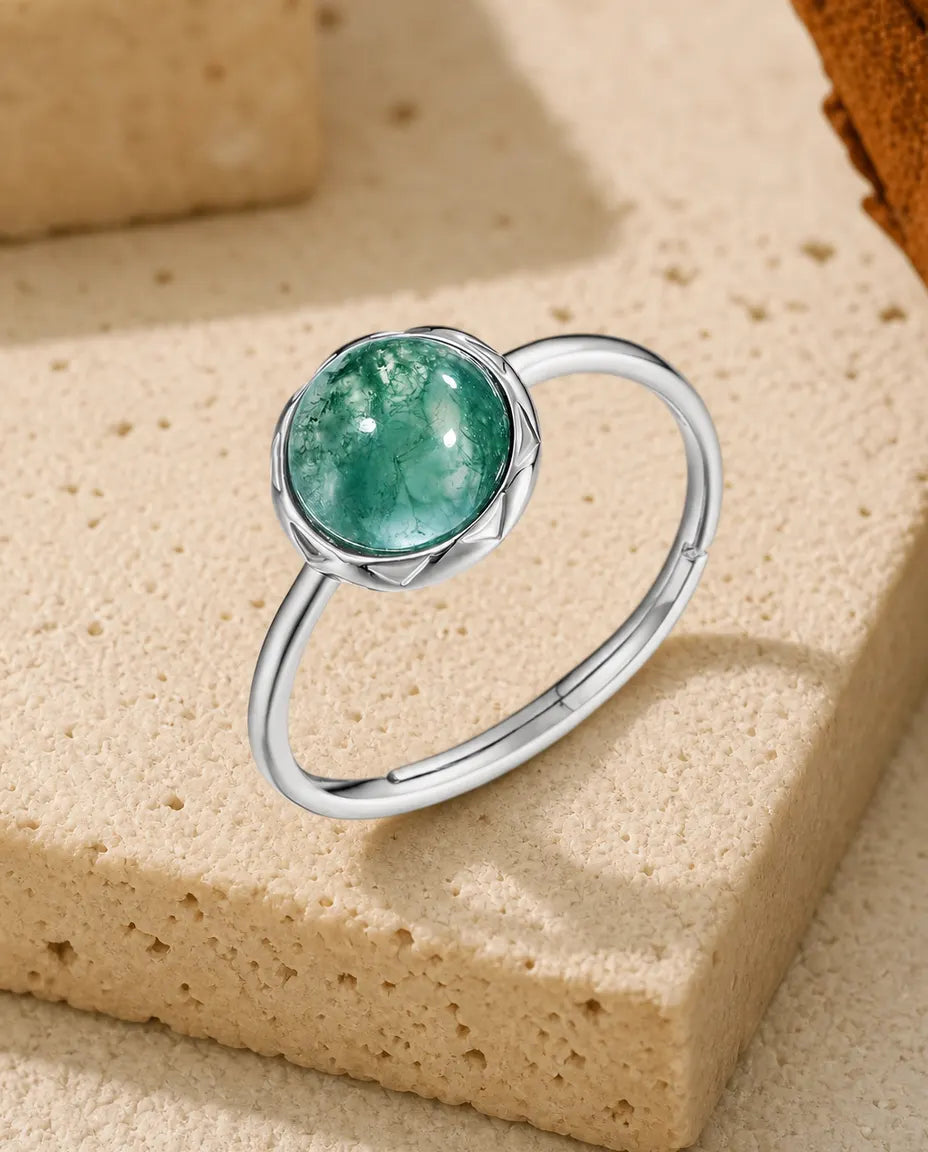 Moosachat Ring – Runder Cabochon in Blütenblatt-Zargenfassung, grössenverstellbar, 925er Sterlingsilber, Geschenk für Sie