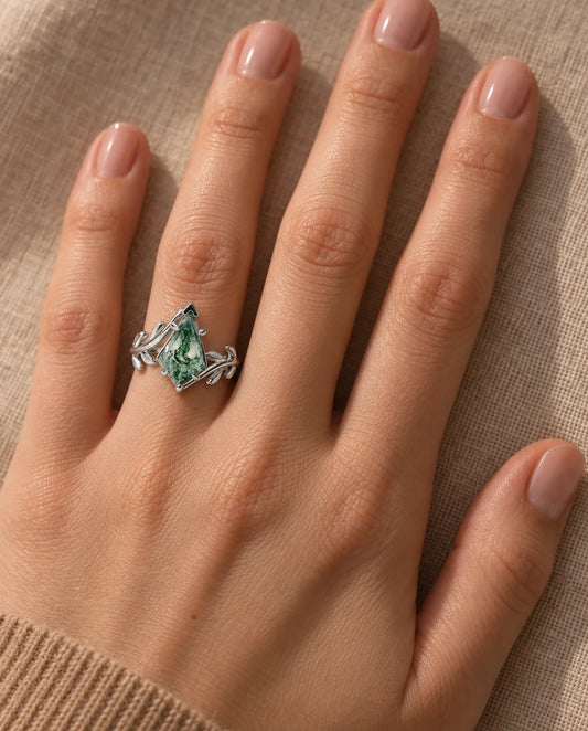 Moosachat Ring - an der Hand getragen