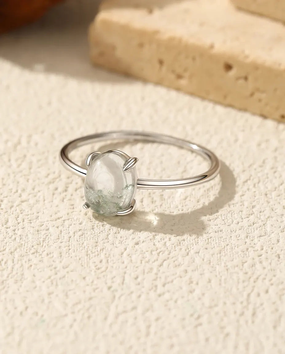 Moosachat Ring – ovaler Cabochon-Solitär, natürlicher grüner Moosachat, zarte Schiene aus 925er Sterlingsilber, Geschenk für Sie