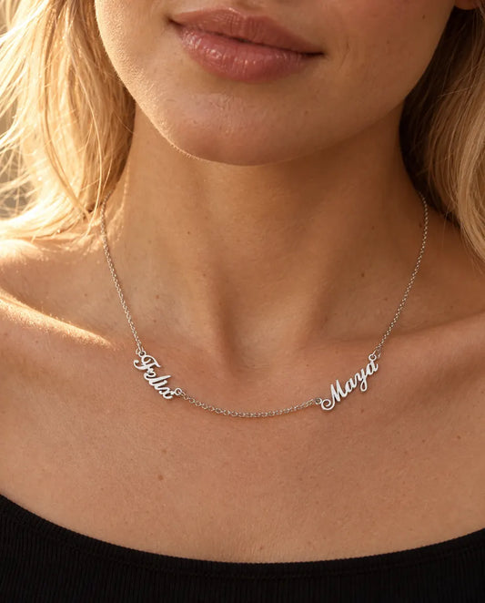 Namenskette mit zwei Namen aus 925 Sterlingsilber - von einem Model getragen