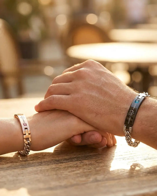 Partnerarmbänder mit Herzschlag-Gravur – EKG-Design aus Edelstahl, personalisiert mit 2 Namen, Geschenk für Paare, 2er-Set