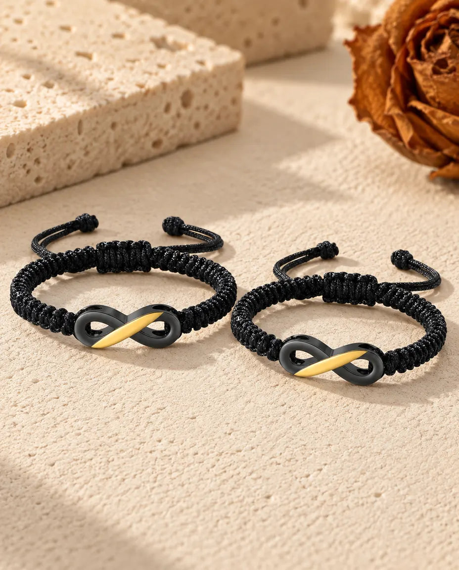Partnerarmbänder Infinity mit Namen - Partnerset flach liegend