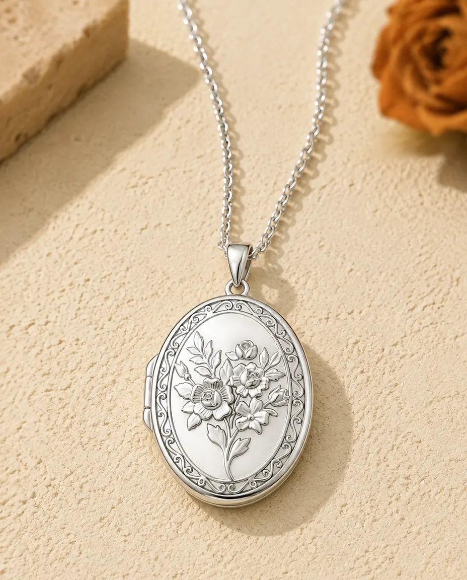 Ovales Medaillon mit 2 Fotos - Medaillon mit Rosenstrauss-Relief und Perlmutt Rückseite, Silber oder Gold, Kette 50+5 cm