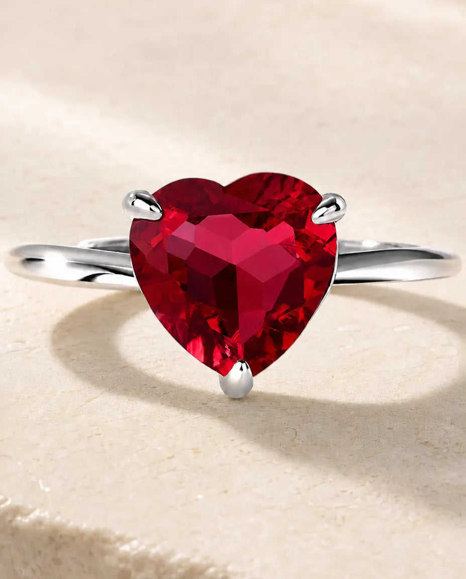 Rubin Ring – Herz-Schliff Solitär, im Labor gezüchteter Rubin, grössenverstellbar, 925er Sterlingsilber, Ring für Damen