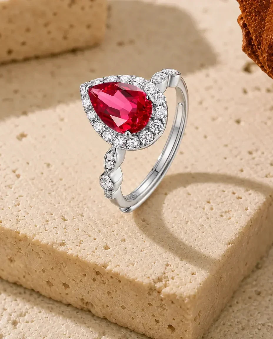 Rubin Ring – Halo-Ring mit Labor-Rubin im Tropfenschliff, grössenverstellbar, 925er Sterlingsilber, Ring für Damen