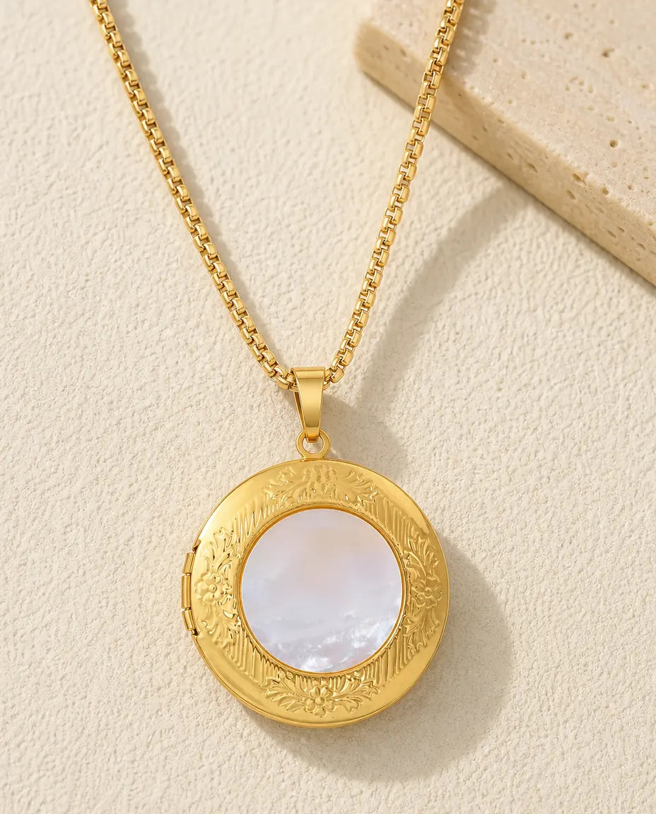 Personalisierte runde Medaillon Kette mit Perlmutt für 1 Foto, Vintage Blumenmedaillon in Gold, Geschenk für Mama