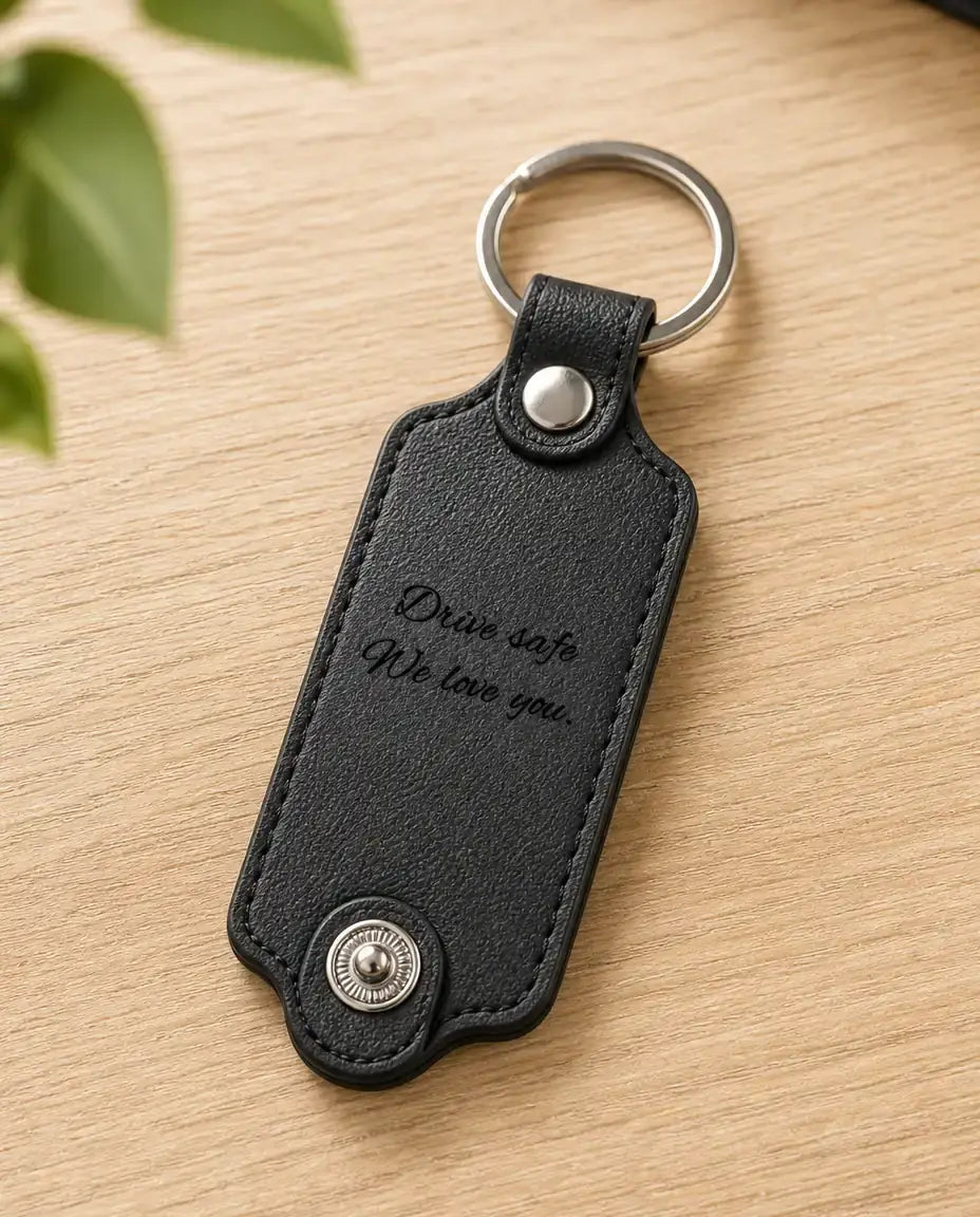 Schwarzer Leder-Schlüsselanhänger mit Gravur Drive safe We love you