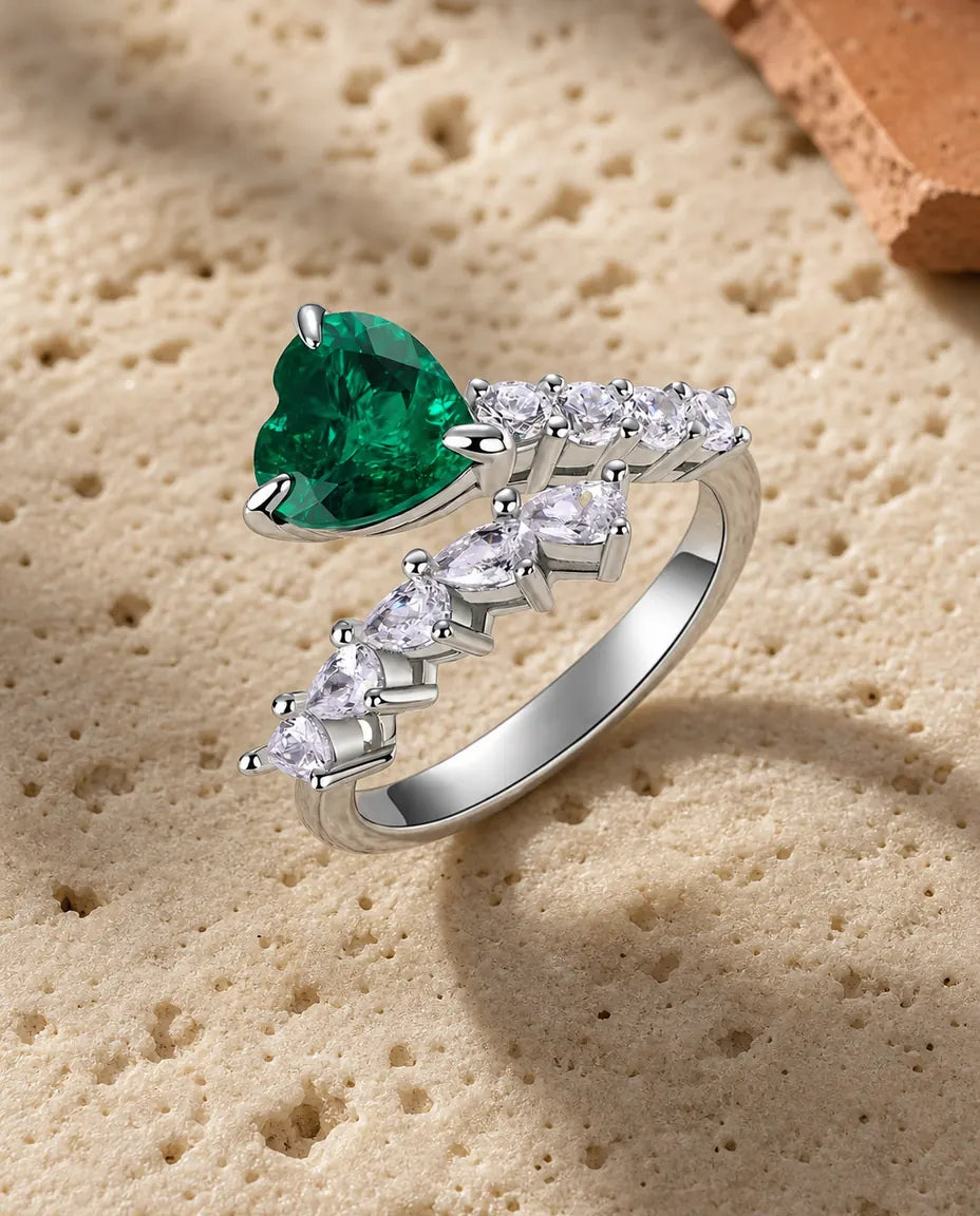 Smaragd Ring – Sternschnuppen-Ring mit Labor-Smaragd in Herzform, grössenverstellbar, 925er Sterlingsilber, Geschenk für Sie