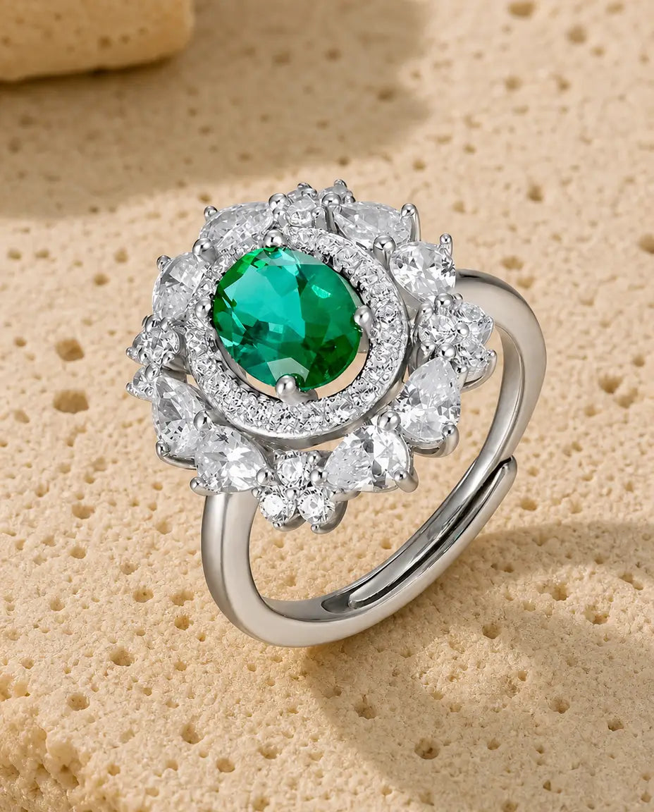 Smaragd Ring – grüner Labor-Smaragd im Ovalschliff mit Vintage-Halo, grössenverstellbar, 925er Sterlingsilber, Mai-Geburtsstein