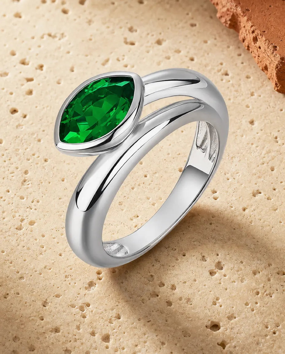 Smaragd Ring – Labor-Smaragd im Marquiseschliff quer gefasst, Zargenfassung, 925er Sterlingsilber, Statement-Ring für Damen