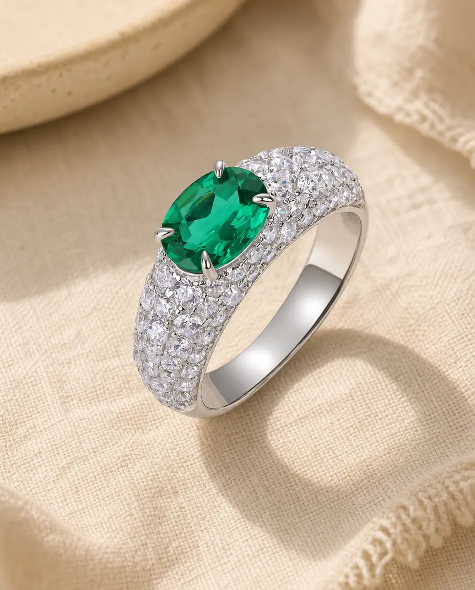 Smaragd Ring – ovaler Labor-Smaragd mit Pavé-Schiene, 925er Sterlingsilber, Geburtsstein Mai, Geschenk für Sie