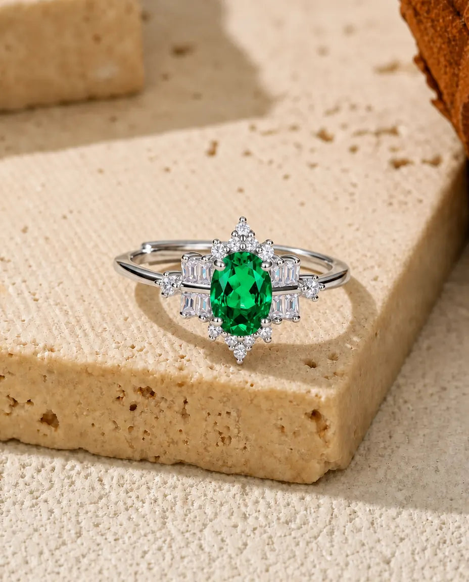 Smaragd Ring – Ovaler Labor-Smaragd mit Schneeflocken-Halo, grössenverstellbar, 925er Sterlingsilber, Geschenk für Sie