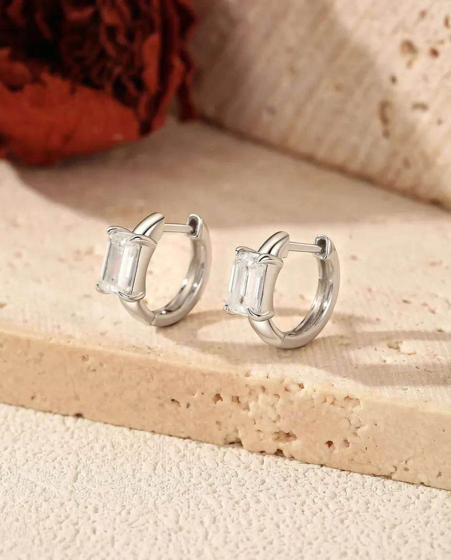 Smaragdschliff Moissanit Creolen - je ein 0,80 ct Stein 4 x 6 mm, 11,5 mm Klappcreolen, 925 Sterlingsilber