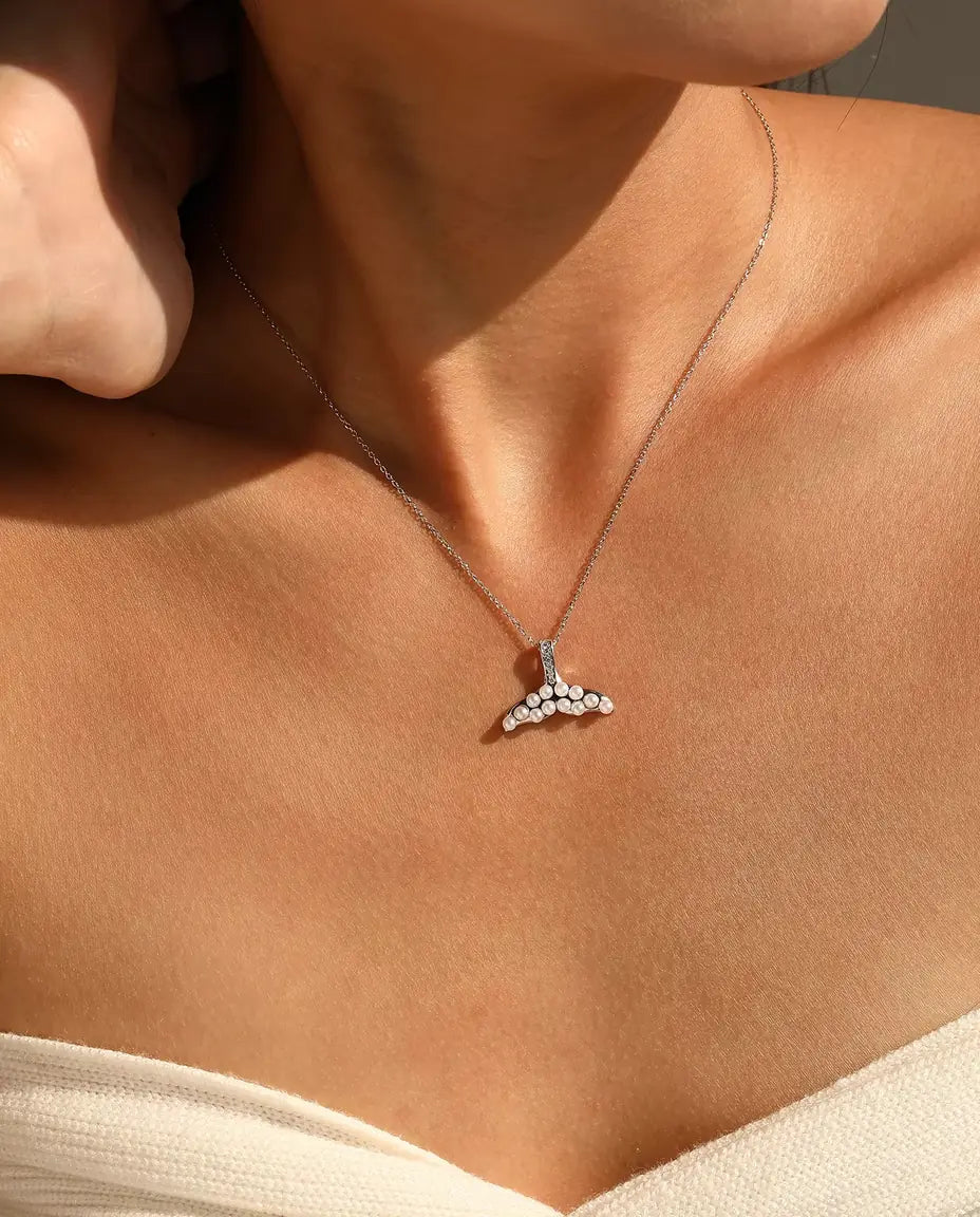 Walflossen Kette mit perlweissen Perlen - Silberflosse mit Pavé Öse, 40+5 cm, 925 Sterlingsilber