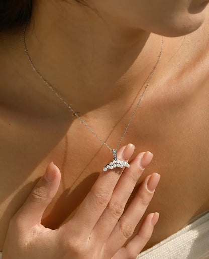 Walflossen Kette mit perlweissen Perlen - Silberflosse mit Pavé Öse, 40+5 cm, 925 Sterlingsilber