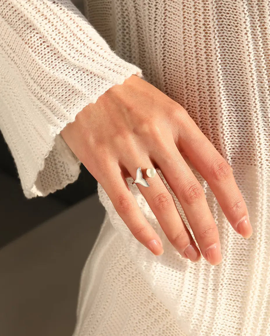 Walflossen Ring mit Perle - offenes Band mit weisser Flosse, verstellbar, 925 Sterlingsilber
