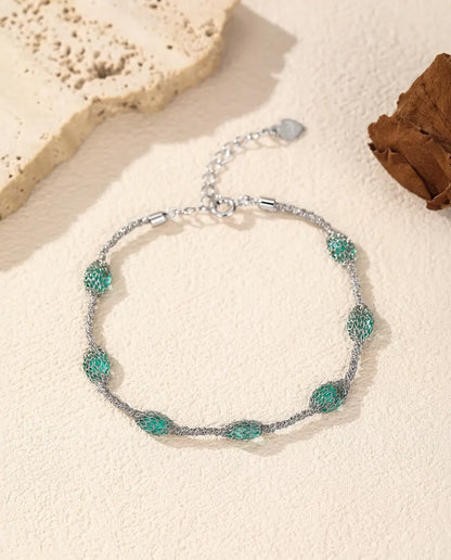 Zirkonia Armband aus 925 Sterlingsilber - Variante mit grünen Zirkonia, näher am Drahtgeflecht